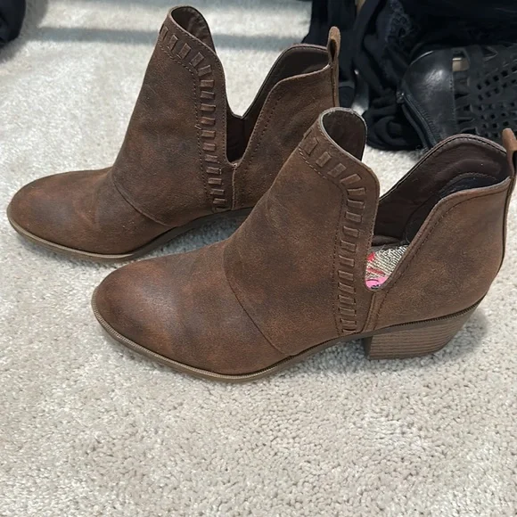 Booties - Picture 3 of 4